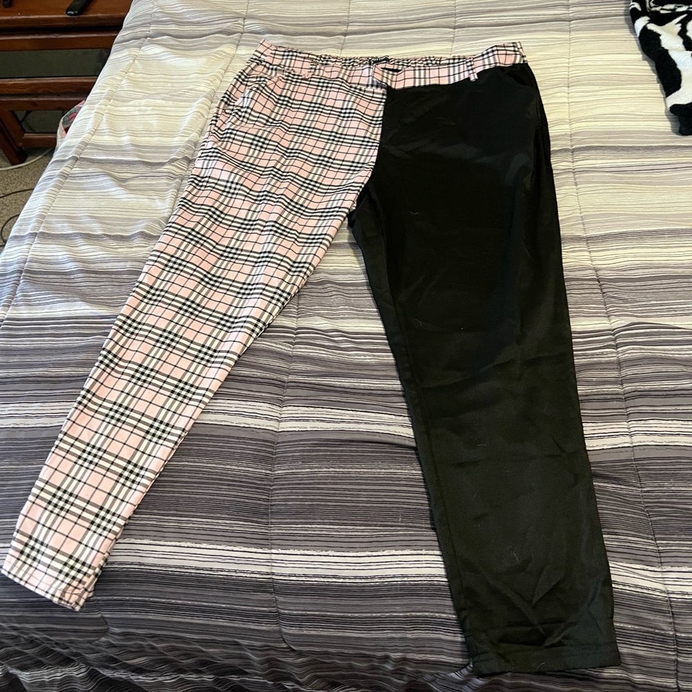 Women’s 2x hot topic pants